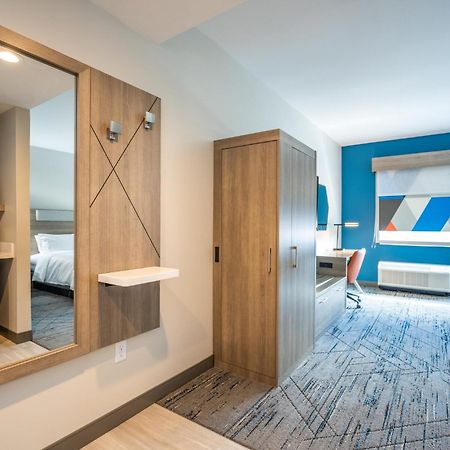 Holiday Inn Express & Suites Charlottesville By Ihg Exterior foto