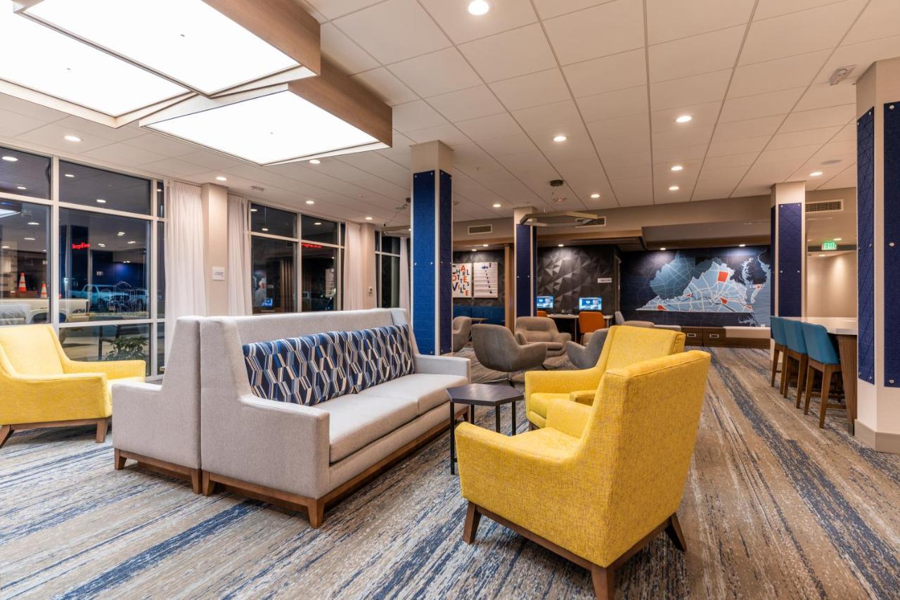 Holiday Inn Express & Suites Charlottesville By Ihg Exterior foto